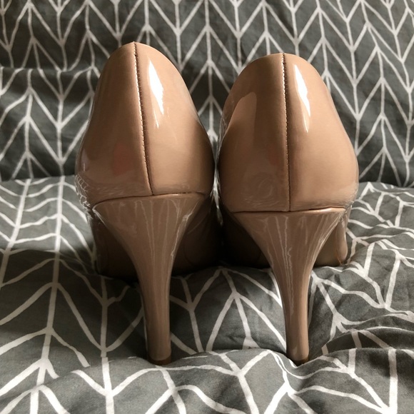 Kelly & Katie Heels, Round Toe - Nude, Size 8 - Picture 9 of 16